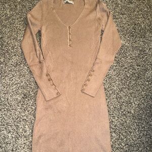 Abercrombie & Fitch Ribbed V‑Neck Button‑Front Long Sleeve Dress - Tan